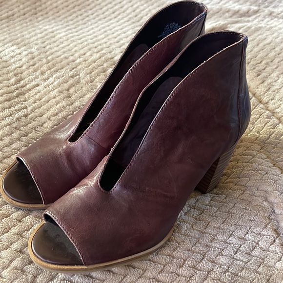 Lucky Brand Bootie-Like New. - Picture 4 of 4
